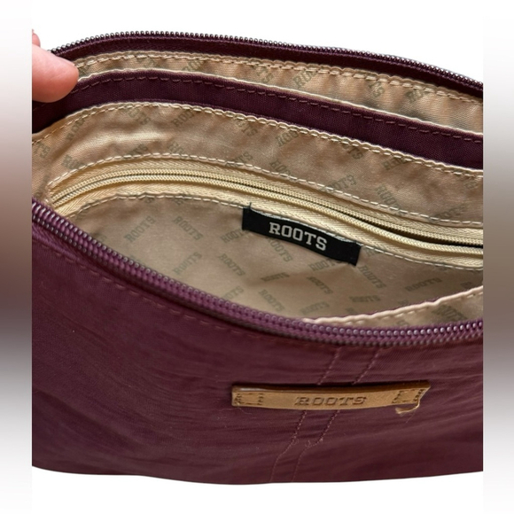 ROOTS Crossbody Nylon Bag NWOT - Picture 4 of 9